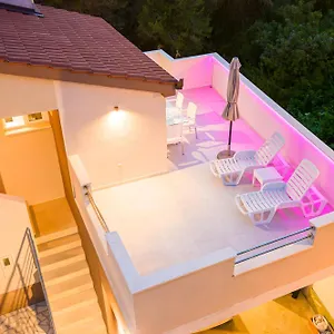 Bruno'S Poolside Apartments - Near Beach Trogir